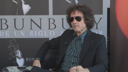 Enrique Bunbury, en una de sus últimas entrevistas hablando de su nuevo disco. / Aragón TV