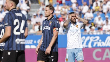 Un momento del partido en el Ibercaja Estadio