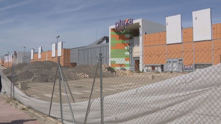 Comienza la demolición de Plaza para convertirse en nuevo parque moderno y sostenible./ Aragón TV