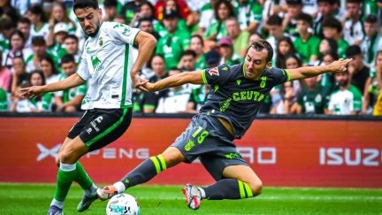 Jamelli durante un encuentro con el Ceuta.