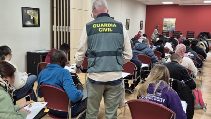 Investigados por falsedad documental en Fraga tras ser descubiertos durante un examen teórico de conducir. / Guardia Civil