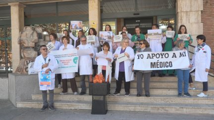Protesta frente al hospital Obispo Polanco de Teruel/ Aragón TV