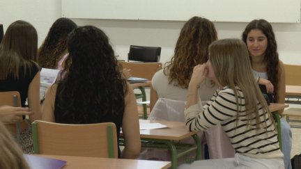 Interior de un aula de un centro educativo de Huesca. / Aragón TV