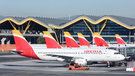Imagen de archivo de aviones aparcados en el aeropuerto Adolfo Suárez-Madrid Barajas. | Europa Press