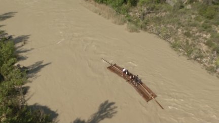 Las nabatas han llenado de emoción un tramo del río Gállego. / Aragón TV