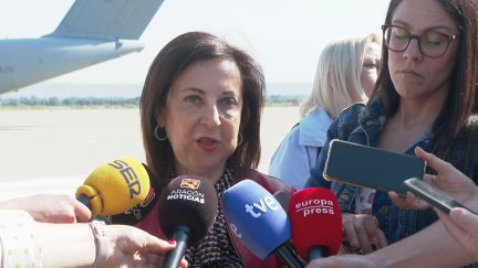 La Ministra de Defensa, Margarita Robles declara ante los medios este lunes en Zaragoza. / Aragón TV