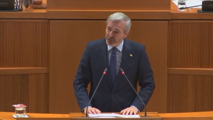 El candidato a la presidencia de Aragón, Jorge Azcón, este martes en la primera sesión del pleno de investidura. / Aragón TV