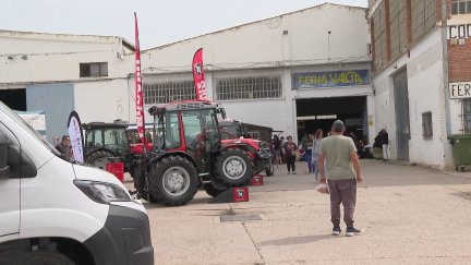 Maquinaria agrícola expuesta durante la la XX Feria Agrícola, Comercial y Ganadera de Valdejalón (Valga)/ Aragón TV