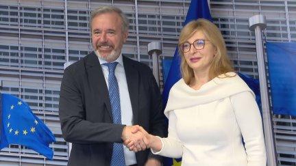 Jorge Azcón, presdente de Aragón, en un encuentro este martes con la comisaria de Startups, Investigación e Innovación, Ekaterina Zaharieva. / Aragón TV