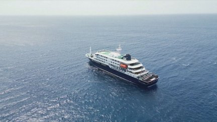 Un equipo de epidemiólogos de la OMS revisará el crucero en el que han fallecido tres personas por hantavirus para decidir su ruta./ Aragón TV