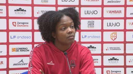 Nadia Fingall en rueda de prensa.