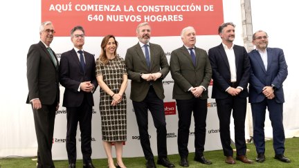 Acto de colocación de la primera piedra de 640 viviendas públicas en Miralbueno y Rosales./ Gobierno de Aragón. Fabián Simón