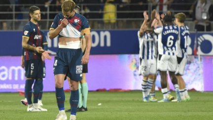 Jorge Pulido se lamenta durante el encuentro de anoche.