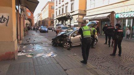Imagen del vehículo tras el atropello múltiple ocurrido en Módena/ Reuters