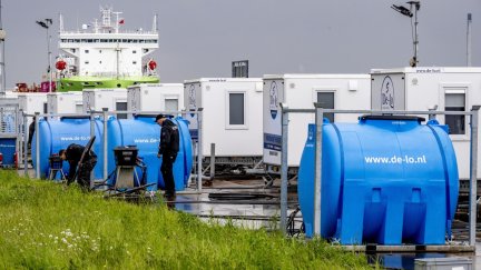 Preparativos en el puerto de Róterdam para recibir el crucero/ EFE