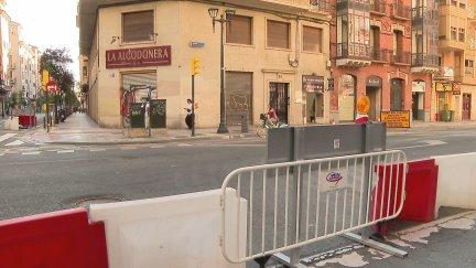 Las vallas ya presiden la zona afectada por las obras. / Aragón TV