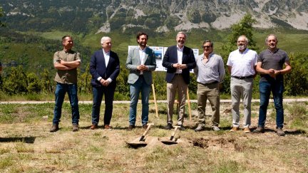Acto de colocación de la primera piedra de la pista Plan-Chía (Huesca). / Fabián Simón / DGA