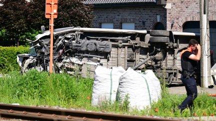 El lugar del choque entre un autobús escolar y un tren en un paso a nivel en Buggenhout, Bélgica/ Europa Press