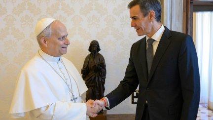 El presidente del Gobierno de España, Pedro Sánchez, durante su primera audiencia con el papa León XIV en el Vaticano. EFE/ Servizio Fotografico Vaticano / Dicastero Per La Comunicazi