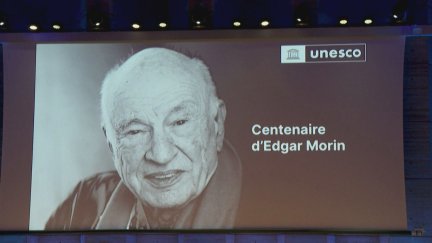 Imagen de Edgar Morin el día que cumplió 100 años, en un acto en la Unesco. / AFP