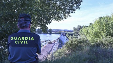 Dos mujeres han muerto ahogadas este domingo en la presa de Baños de Cerrato, en Venta de Baños (Palencia). / EFE. Almudena Álvarez