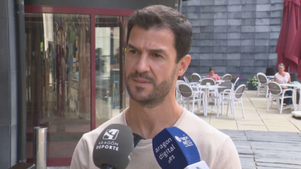 Fernando López hablando con la prensa. Foto: Aragón Deporte