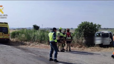 El accidente ha consistido en una colisión frontolateral entre un camión y una furgoneta. / Guardia Civil