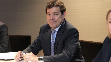 El presidente en funciones de la Junta de Castilla y León, Alfonso Fernández Mañueco, durante una reunión en las Cortes castellanoleonesas. / EUROPA PRESS