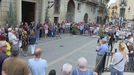 Concentración ciudadana en Caspe por la muerte violenta de un joven de 27 años. / Aragón TV