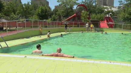 Las piscinas municipales de Zaragoza han abierto este fin de semana. / Europa Press