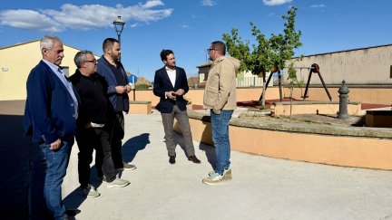 Imagen de archivo del presidente de la DPH en una visita para anunciar el incremento de partidas destinadas a suministros energéticos y su mantenimiento./ Europa Press. Diputación de Huesca