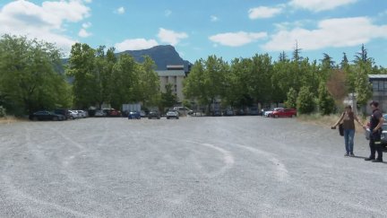 Explanada en la que se levantará el nuevo parque de bomberos de Jaca. / Aragón TV