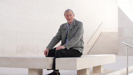 El escritor Julian Barnes durante la presentación de su libro ‘Despedidas’, en el CaixaForum, a 12 de mayo de 2026, en Barcelona./ Europa Press. David Zorrakino
