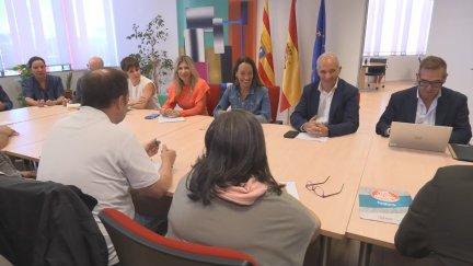 La vicepresidenta y consejera de Presidencia, Economía y Justicia, Mar Vaquero, y la consejera de Educación, Ciencia y Universidades, Carmen Susín, en la reunión de este viernes con representantes de la enseñanza concertada. / Aragón TV