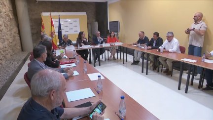La consejera Eva Valle ha encabezado la reunión con los agentes sociales y políticos afectados por el Nudo Mudéjar. / Aragón Tv