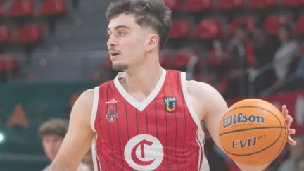 Álex Moreno, durante un partido