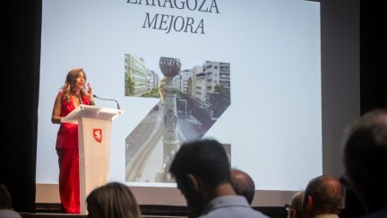 La alcaldesa de Zaragoza, Natalia Chueca, en la presentación del balance de tres años de legislatura. / Ayuntamiento de Zaragoza