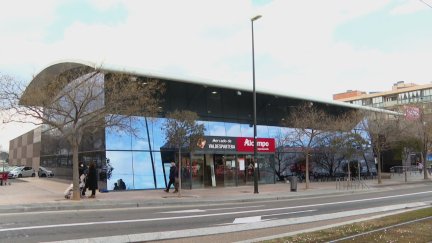 Mercado de Valdespartera, espacio de compras y centro de reunión de muchos vecinos.