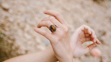 Los anillos son la pieza predilecta de Orión Joyería. / @shey_foto
