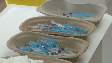 Desde Sanidad aseguran que hay stock de dosis suficientes. / Reuters.