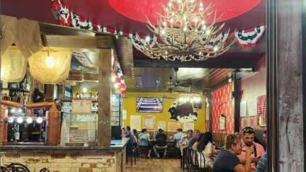 El restaurante con temática mexicana 'Far West Village' de Teruel quedó tercero de Aragón en la IV edición del Campeonato de España de hamburguesas. / Instagram @farwestvillageteruel