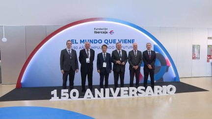 Personalidades del mundo de la política y la economía en el cita organizada por la Fundación Ibercaja. / Aragón TV