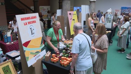 Un puesto de venta de productos de proximidad en la Feria Agroalimentaria de Zaragoza. / Aragón TV