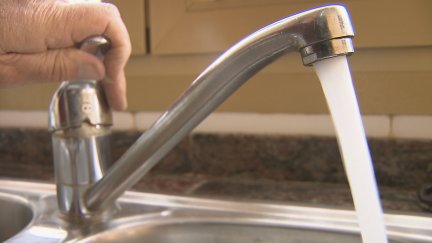Los vecinos de Monzón ya pueden beber agua del grifo. / Aragón TV