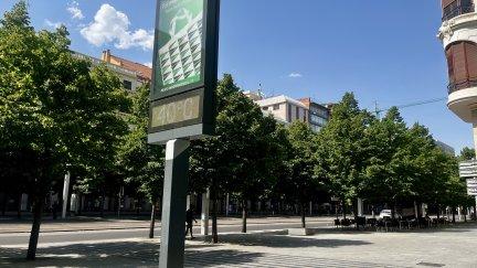 Imagen de archivo de un termómetro en el paseo Independencia de Zaragoza. / Europa Press