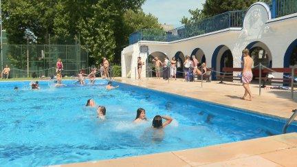 Niños en una piscina de Zaragoza. / Aragón TV