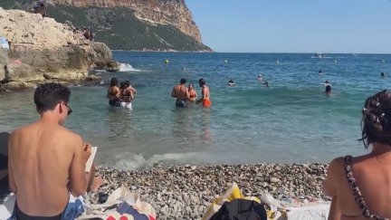 Turistas de vacaciones en la playa. / Aragón TV