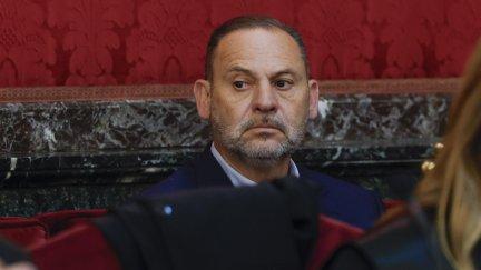 Foto de archivo tomada el 07/03/2026 del exministro José Luis Ábalos (c) en el banquillo de los acusado en el primer día del juicio en el Tribunal Supremo por el caso de las mascarillas, una presunta trama de corrupción para lucrarse con material sanitario durante la pandemia./ EFE. J.J. Guillén