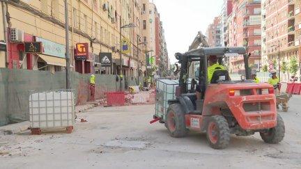 Los riesgos se multiplican para los trabajadores que tienen que rendir al aire libre en estos días de olas de calor. / Aragón TV