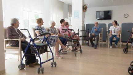 En esta residencia de de Javalambre se ha incrementado la hidratación de los usuarios con agua, zumos, horchata y otras bebidas refrescantes y se ha reforzado el uso de aire acondicionado en las zonas comúnes. / Aragón TV